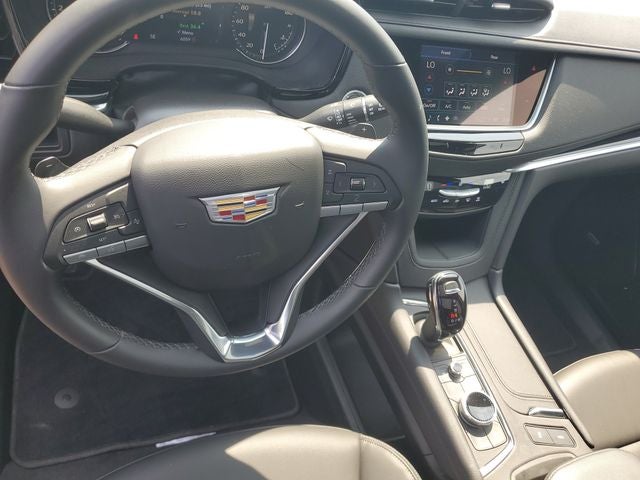 2025 Cadillac XT6 Luxury