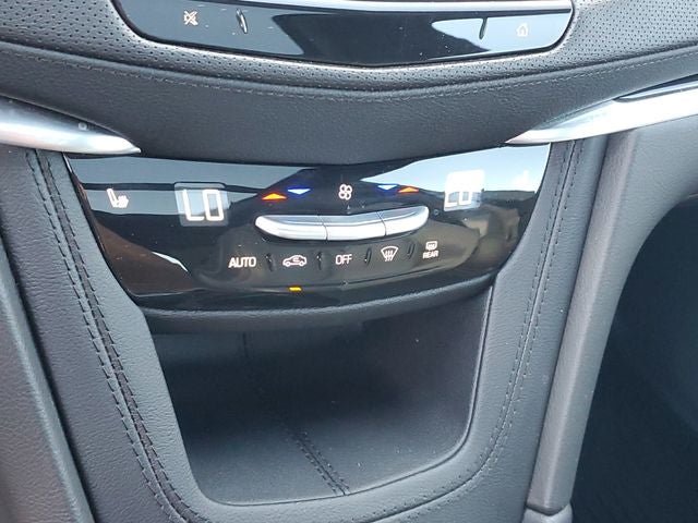 2025 Cadillac XT6 Luxury