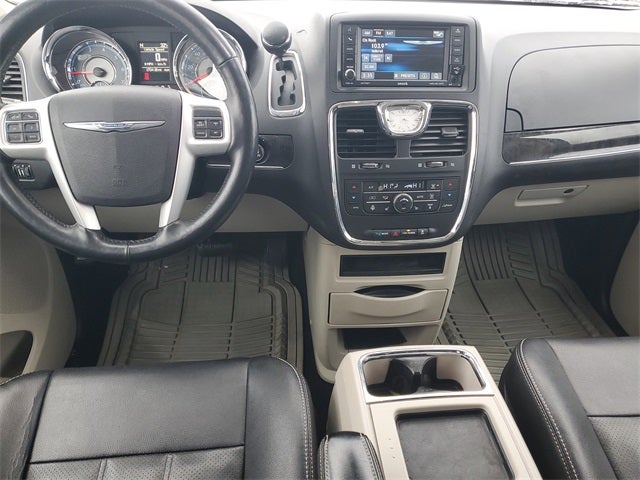 2015 Chrysler Town & Country Touring-L