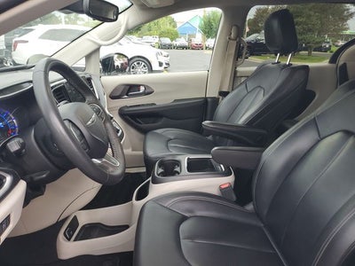 2024 Chrysler Pacifica Hybrid Select
