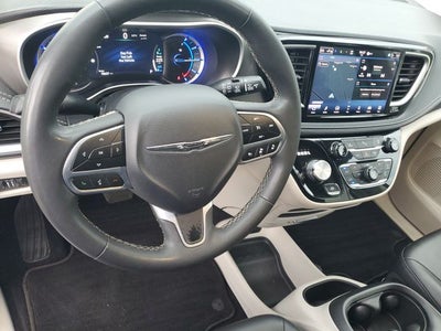 2024 Chrysler Pacifica Hybrid Select