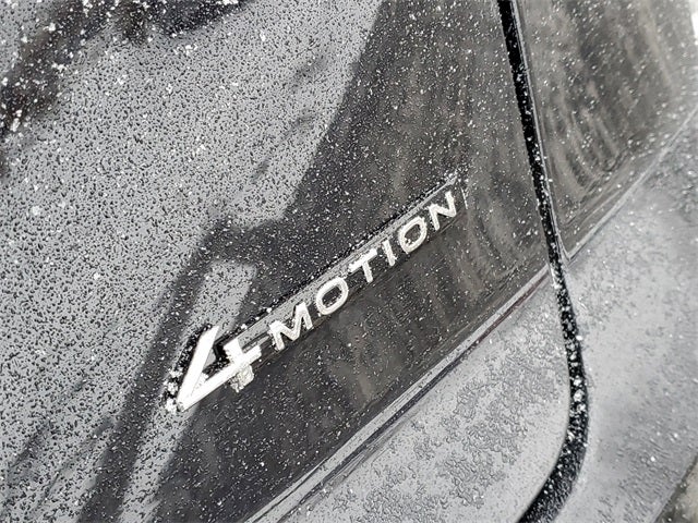 2026 Volkswagen Atlas Cross Sport 2.0T SEL R-Line Black