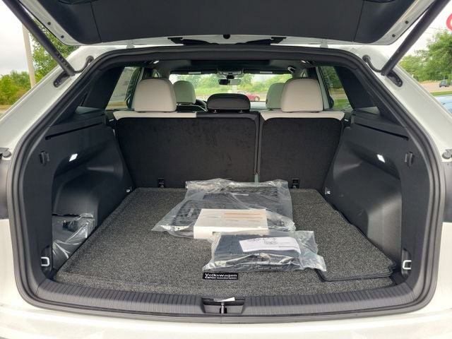 2026 Volkswagen Atlas Cross Sport SEL Premium R-Line