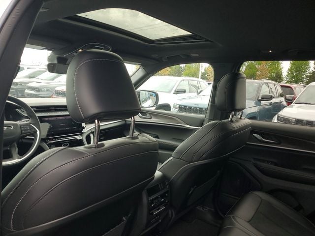 2026 Jeep Grand Cherokee Laredo Altitude