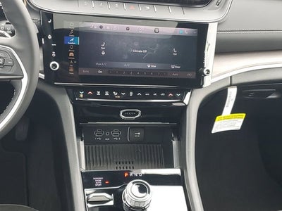 2026 Jeep Grand Cherokee Laredo Altitude