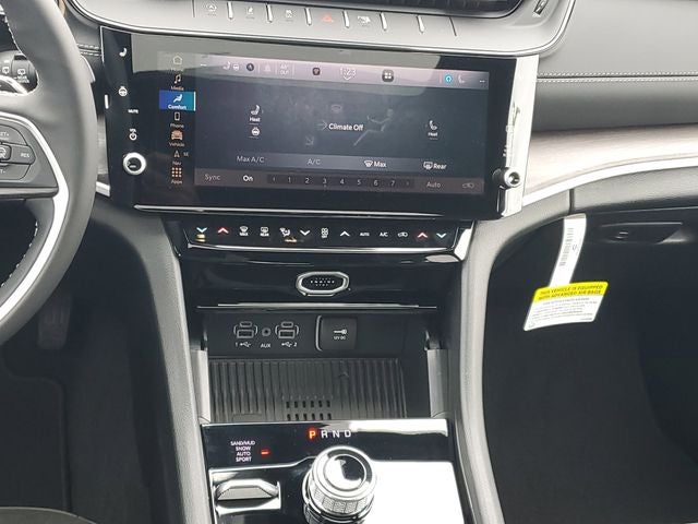 2026 Jeep Grand Cherokee Laredo Altitude