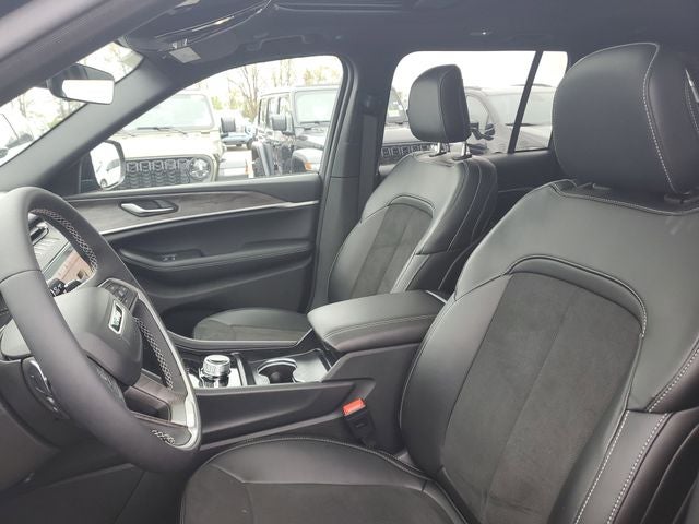 2026 Jeep Grand Cherokee Altitude