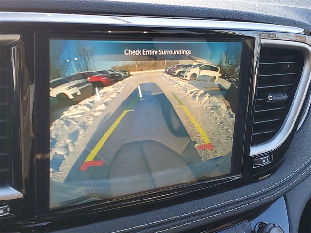 2025 Chrysler Pacifica Select