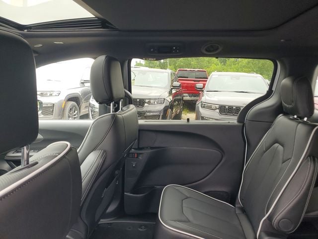 2027 Chrysler Pacifica Limited