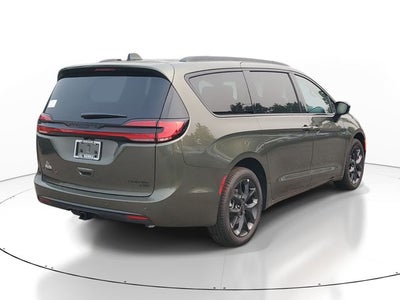 2027 Chrysler Pacifica Limited