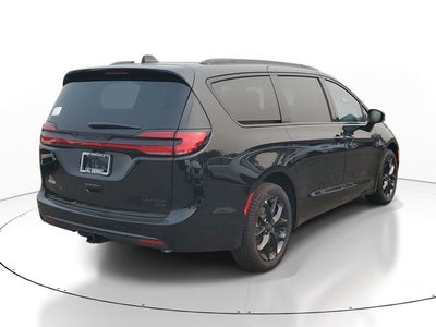 2027 Chrysler Pacifica Limited