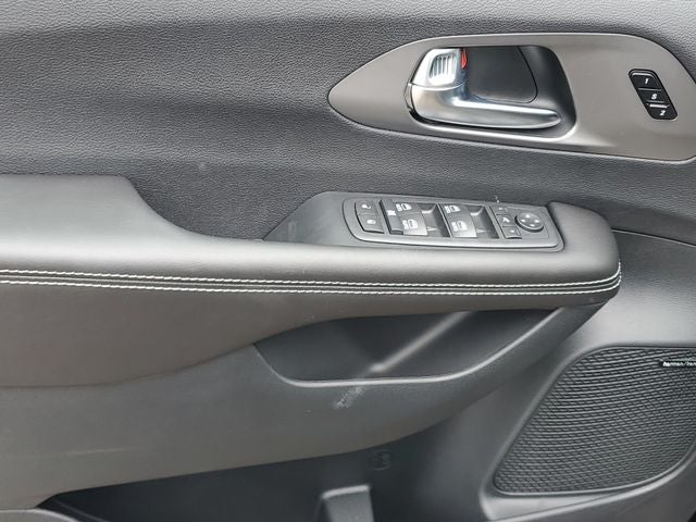 2027 Chrysler Pacifica Limited