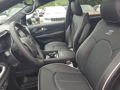 2027 Chrysler Pacifica Limited
