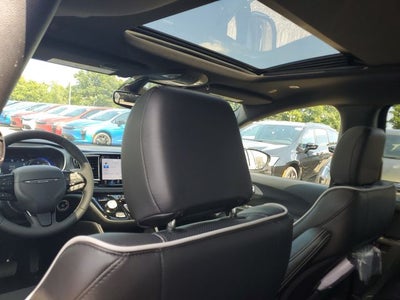 2027 Chrysler Pacifica Limited