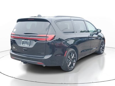 2027 Chrysler Pacifica Limited