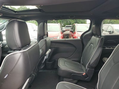 2027 Chrysler Pacifica Limited