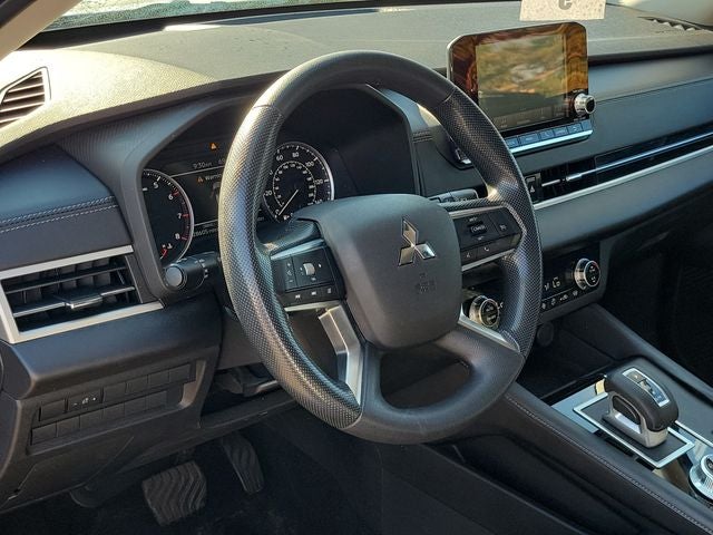2022 Mitsubishi Outlander ES