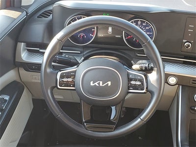 2024 Kia Carnival LX