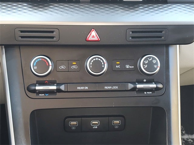 2024 Kia Carnival LX