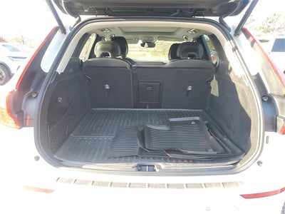 2023 Volvo XC60 Recharge Plug-In Hybrid T8 Core Bright Theme