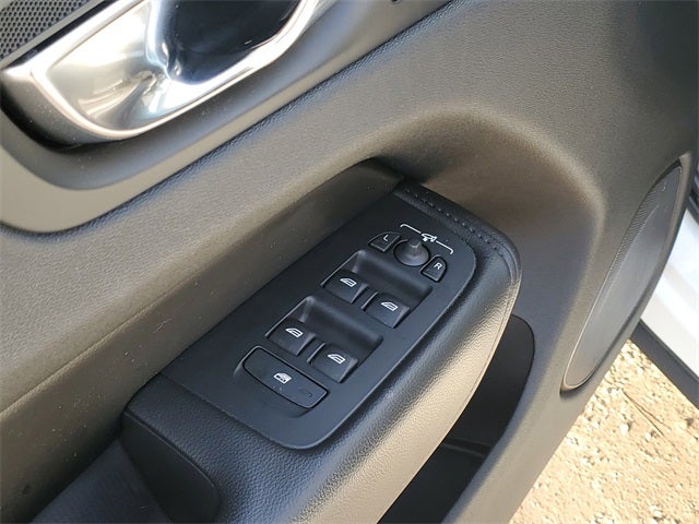 2023 Volvo XC60 Recharge Plug-In Hybrid T8 Core Bright Theme