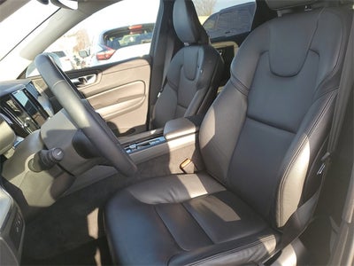 2023 Volvo XC60 Recharge Plug-In Hybrid T8 Core Bright Theme